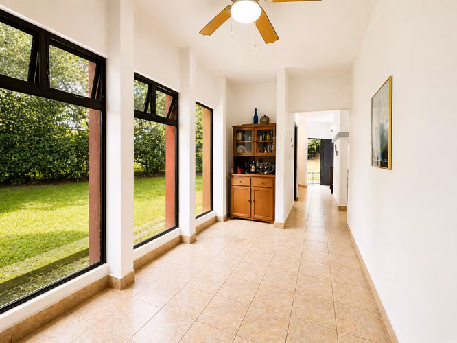 VENTA Casa Independiente de una Planta en Santa Ana | Lote 1,159 m² | Amplio Jardín