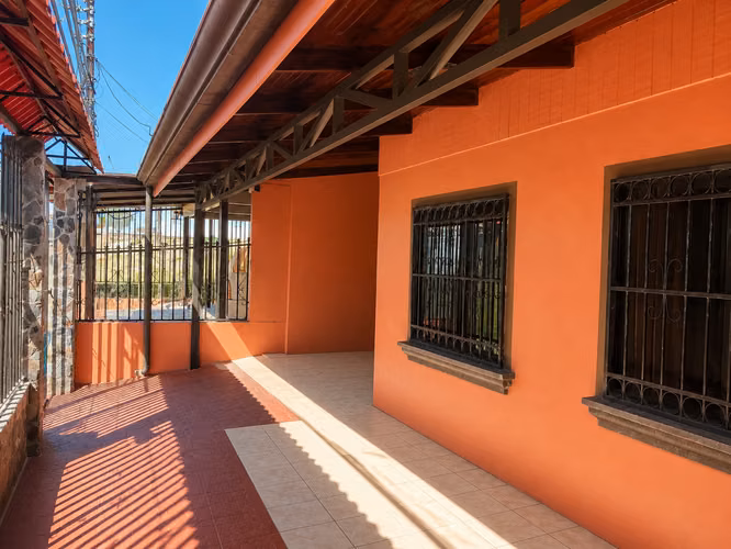 CASA EN VENTA EN OROTINA CENTRO