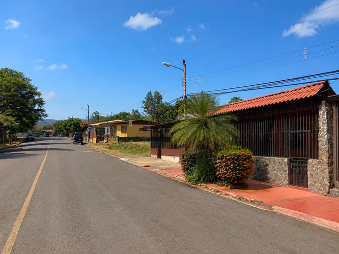 CASA EN VENTA EN OROTINA CENTRO