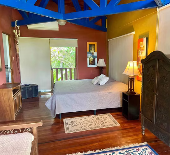 Venta quinta en Esparza con cuatro casas