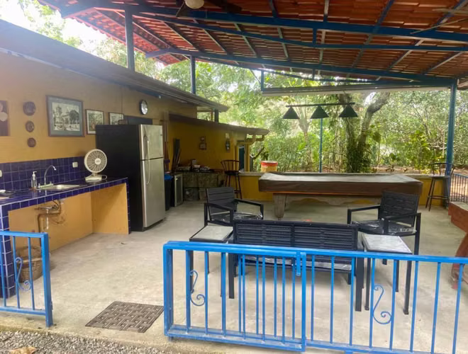 Venta quinta en Esparza con cuatro casas