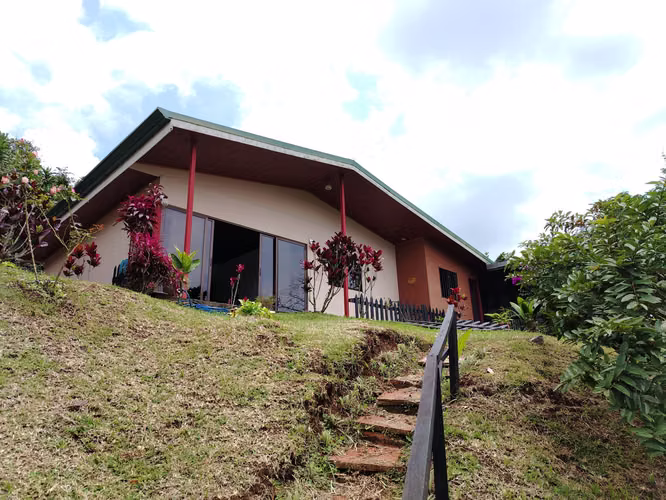 CASA Y CABAÑA,  SAN RAMÓN,CON GRAN ZONA VERDE, SAN RAMÓN, ALAJUELA