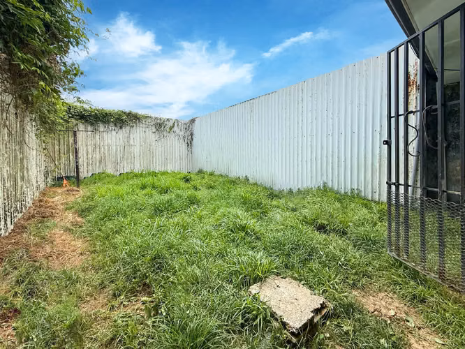Se vende Casa de 1 nivel en urbanización, Jacó, Puntarenas (MV).