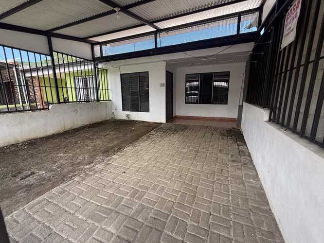 Se vende Casa de 1 nivel en urbanización, Jacó, Puntarenas (MV).