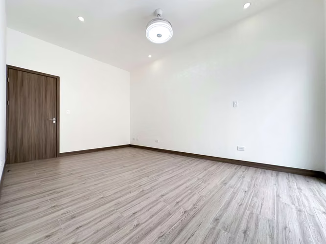 Alquiler de moderna casa para estrenar ubicada en Escazú