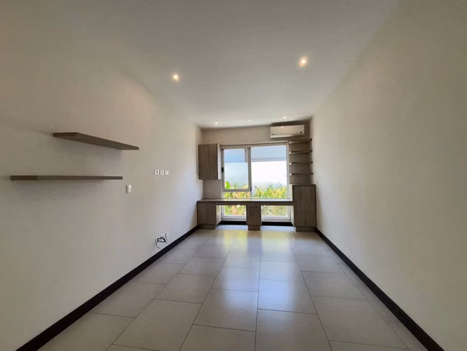 CASA MODERNA DE UNA PLANTA - CONDOMINIO EN LINDORA PLACE - Imagen 7