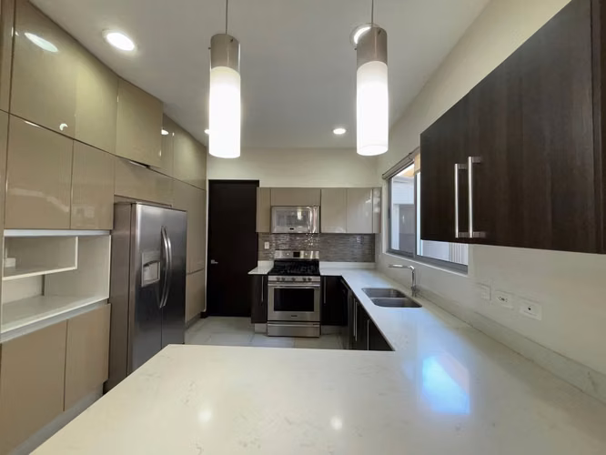 CASA MODERNA DE UNA PLANTA - CONDOMINIO EN LINDORA PLACE - Imagen 6