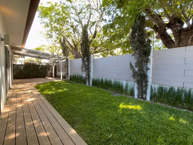 CASA MODERNA DE UNA PLANTA - CONDOMINIO EN LINDORA PLACE - Imagen 4