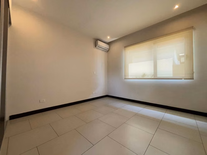 CASA MODERNA DE UNA PLANTA - CONDOMINIO EN LINDORA PLACE - Imagen 12
