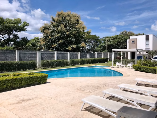 CASA MODERNA DE UNA PLANTA - CONDOMINIO EN LINDORA PLACE - Imagen 16