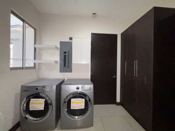 CASA MODERNA DE UNA PLANTA - CONDOMINIO EN LINDORA PLACE - Imagen 13