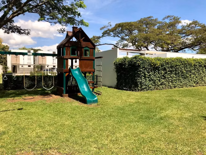 CASA MODERNA DE UNA PLANTA - CONDOMINIO EN LINDORA PLACE - Imagen 18
