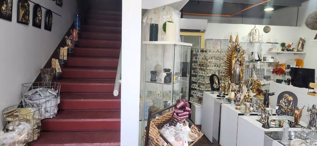 Venta de local comercial en Plaza en Santa Ana. ID 39429