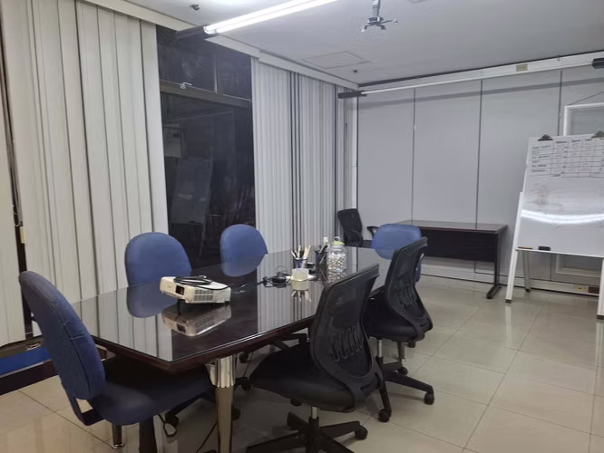Vendo oficina en La Sabana 150m2 con seguridad y parqueos. - Imagen 6