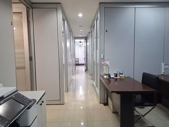 Vendo oficina en La Sabana 150m2 con seguridad y parqueos. - Imagen 12