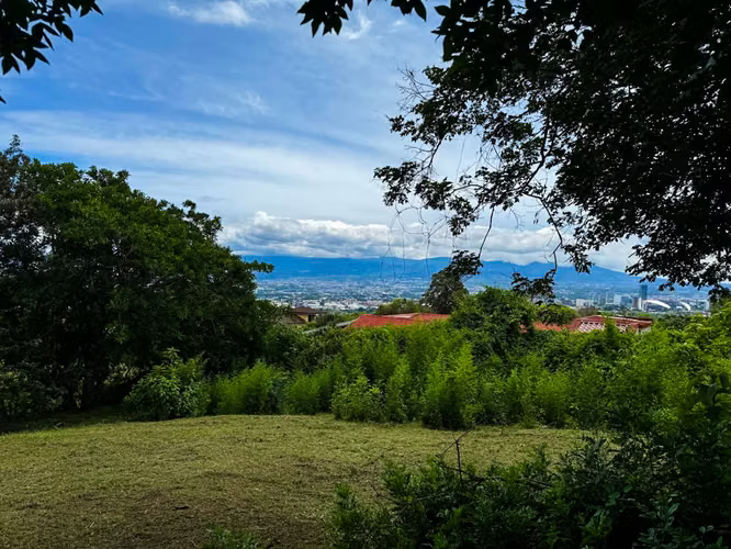 Venta de Lote en Bello Horizonte Escazú uso residencial para segregar - Imagen 10
