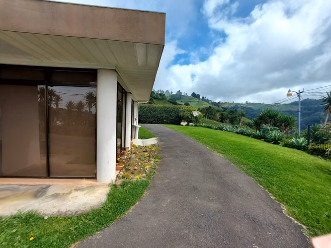 Casa en venta en Zarcero, zona de aire puro y fresco - Imagen 3