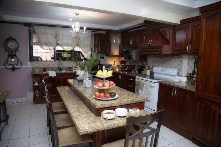 Se vende casa en Rohrmoser, Pavas