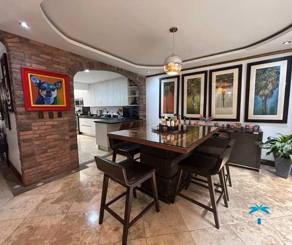 Residencia de Lujo en Guachipelín: Espacio, Elegancia y Exclusividad