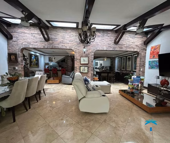 Residencia de Lujo en Guachipelín: Espacio, Elegancia y Exclusividad