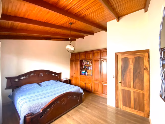 Casa en Venta en Mercedes Norte, Heredia | Piscina | Seguridad | 680K