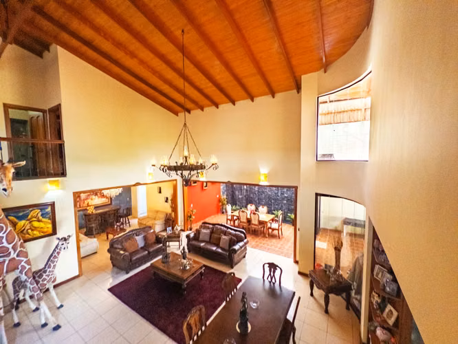 Casa en Venta en Mercedes Norte, Heredia | Piscina | Seguridad | 680K
