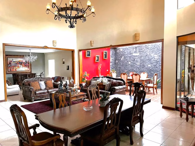 Casa en Venta en Mercedes Norte, Heredia | Piscina | Seguridad | 680K