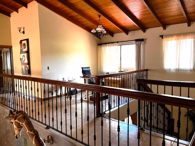 Casa en Venta en Mercedes Norte, Heredia | Piscina | Seguridad | 680K