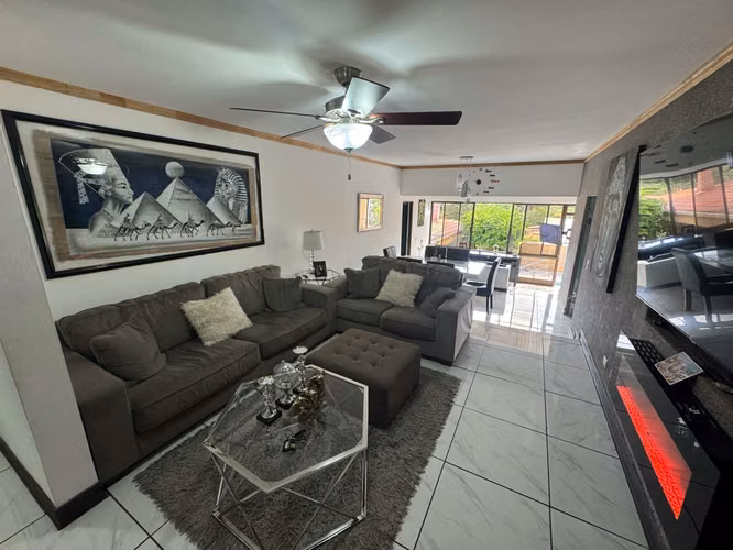 Venta de casa con piscina en Rohrmoser -EU