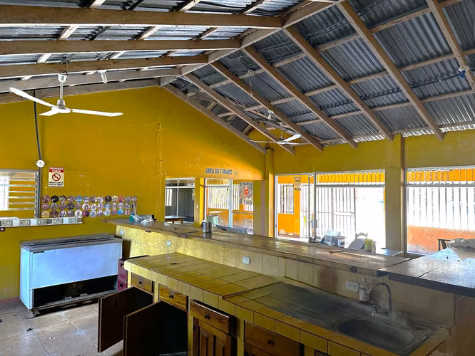 Local comercial en venta en La Cruz, Guanacaste. Ideal para restaurante o bar