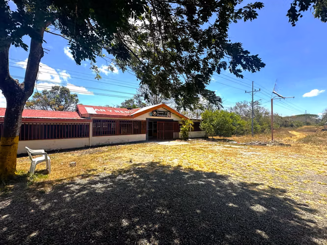 Local comercial en venta en La Cruz, Guanacaste. Ideal para restaurante o bar