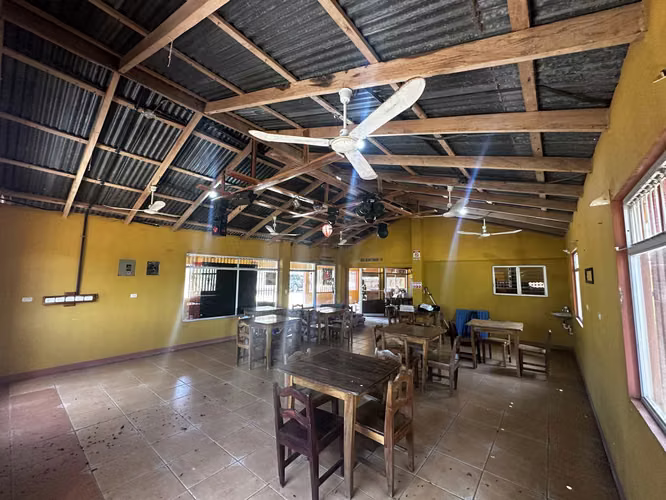 Local comercial en venta en La Cruz, Guanacaste. Ideal para restaurante o bar