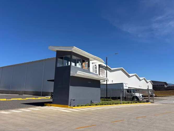 SE ALQUILA BODEGA EN HEREDIA