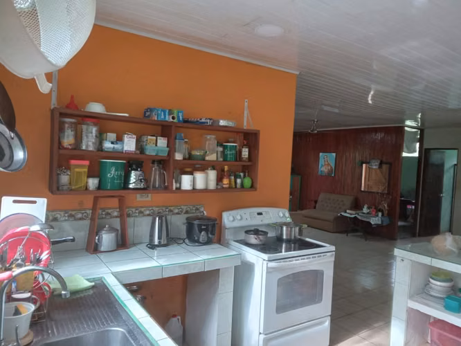 Bella casa en venta en Turrubares con amplio lote