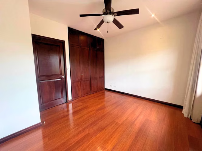 SE ALQUILA CASA DE LUJO EN LINDORA - Imagen 7