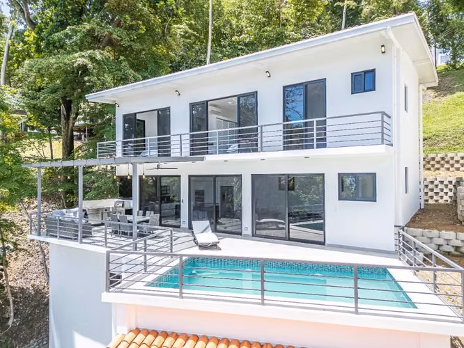 Impresionante Casa con Vista al Mar en Punta Leóna – Playa Blanca