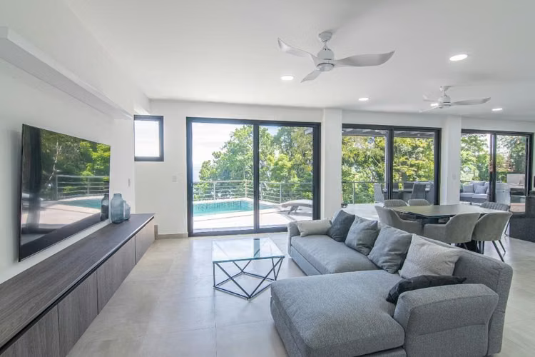 Impresionante Casa con Vista al Mar en Punta Leóna – Playa Blanca
