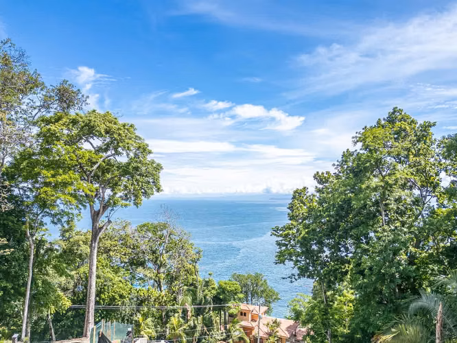 Impresionante Casa con Vista al Mar en Punta Leóna – Playa Blanca