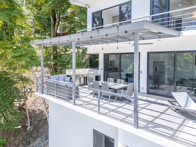 Impresionante Casa con Vista al Mar en Punta Leóna – Playa Blanca