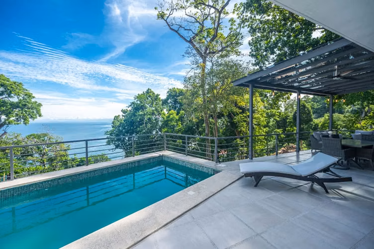 Impresionante Casa con Vista al Mar en Punta Leóna – Playa Blanca