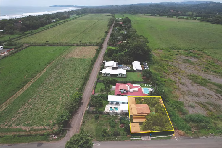 Oportunidad de inversión – Lote 863 m² con piscina. (MV)