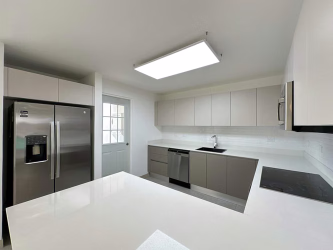 Alquiler de casa moderna en condominio ubicado en Escazú. - Imagen 5