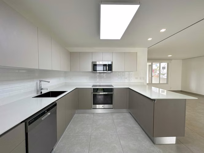 Alquiler de casa moderna en condominio ubicado en Escazú. - Imagen 6