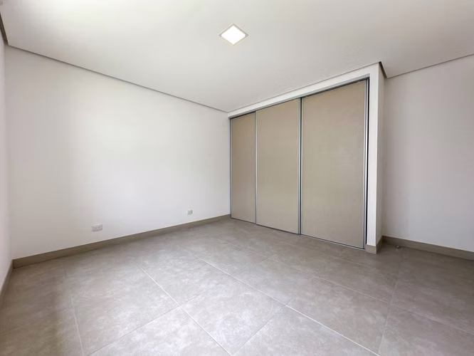 Alquiler de casa moderna en condominio ubicado en Escazú. - Imagen 15