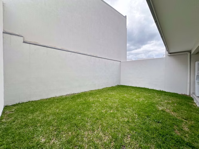 Alquiler de casa moderna en condominio ubicado en Escazú. - Imagen 8
