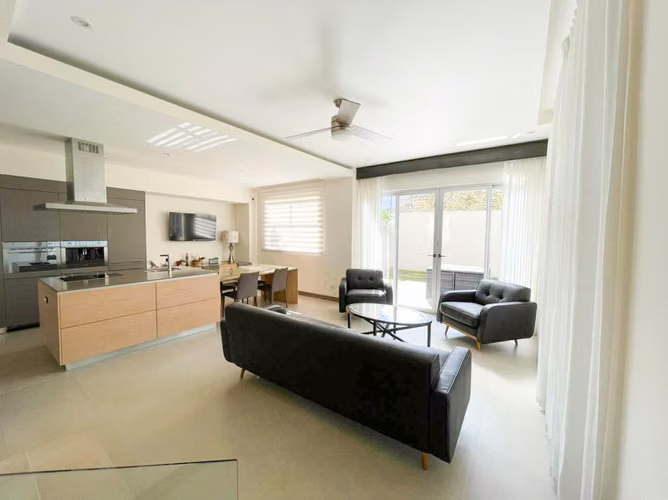 ALQUILER / VENTA DE MODERNA CASA EN CONDOMINIO LINDORA - Imagen 2