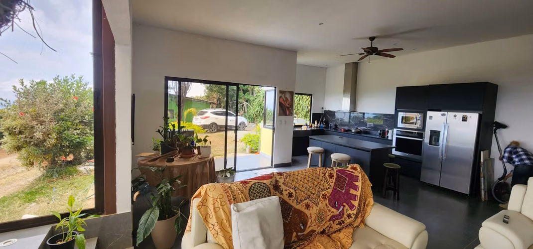Casa en venta en Naranjo con dos apartamentos, vistas espectaculares