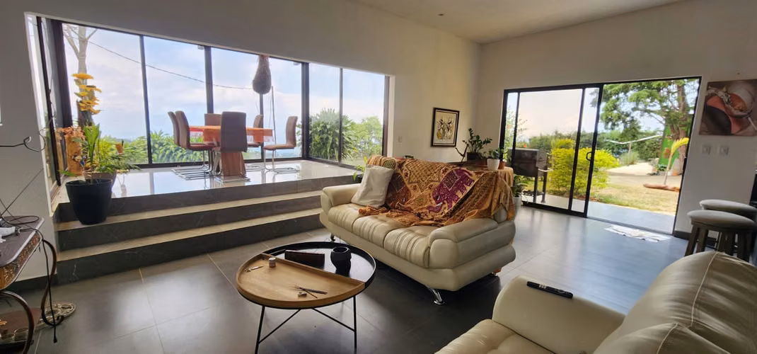 Casa en venta en Naranjo con dos apartamentos, vistas espectaculares