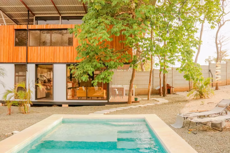 Oportunidad Única: Casa con Piscina a 5Min de Playa Negra - Imagen 15