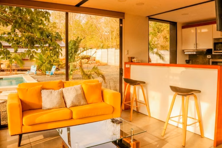 Oportunidad Única: Casa con Piscina a 5Min de Playa Negra - Imagen 5